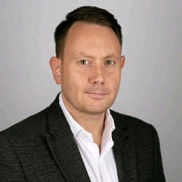  苹果(AAPL.US)AI面临困境：普及率低与Siri的延迟发布